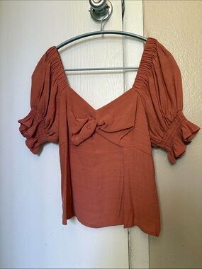 Cute smock-back top